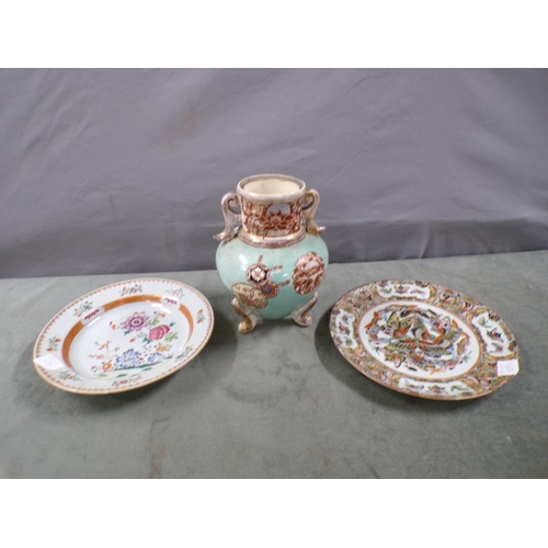 1789 - TWO 18C CHINESE EXPORT PLATES AND A VASE, 23CM H