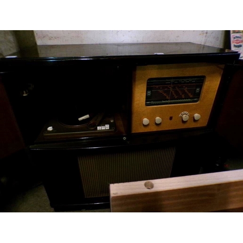 689 - 1950'S RADIOGRAM