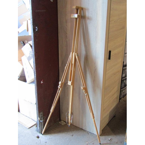 520 - EASEL