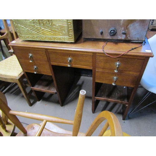 549 - 1930s OAK DESK