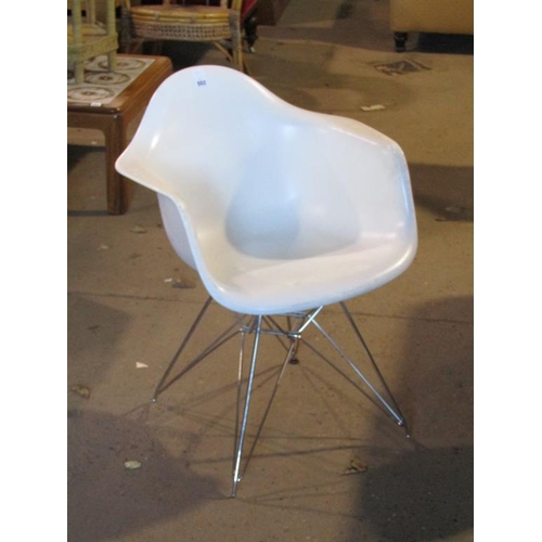 552 - TUB CHAIR