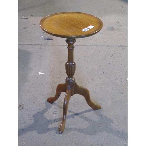 565 - MAHOGANY TRIPOD TABLE