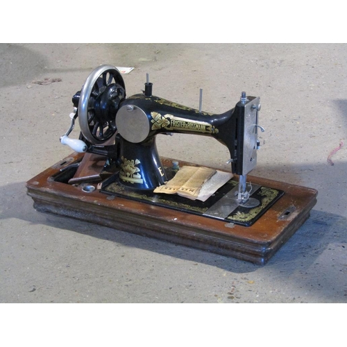 613 - VINTAGE SEWING MACHINE