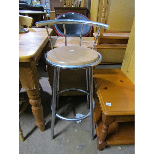 644 - BAR STOOL