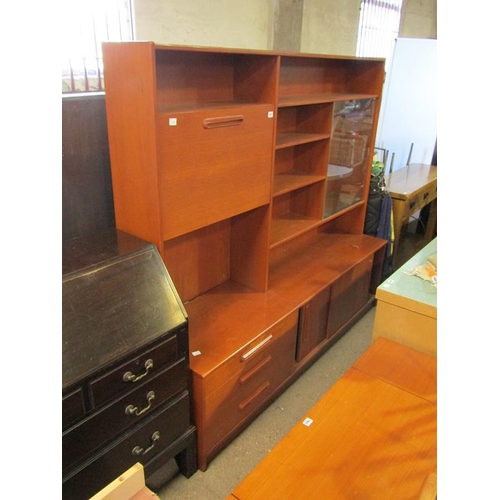 747 - TEAK WALL UNIT