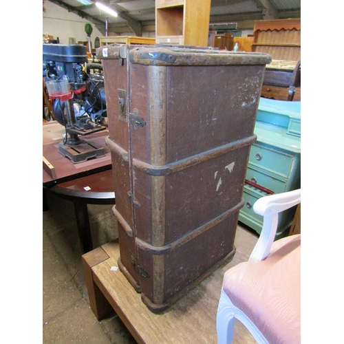 760 - VINTAGE TRUNK