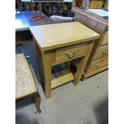 820 - OAK SIDE TABLE