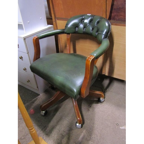 900 - REVOLVING BUTTON BACKED CHAIR