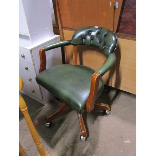 900 - REVOLVING BUTTON BACKED CHAIR