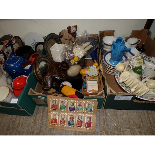 381 - BOX OF MISC TO INCL MIRRORS, ORNAMENTS ETC