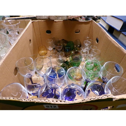 512 - BOX OF COLOURED DRINKING WARES