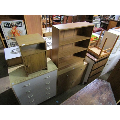 902 - COLLECTION OF HOUSEHOLD AND BEDROOM FURNITURE - CHESTS OF DRAWERS, BOOK SHELVES ETC