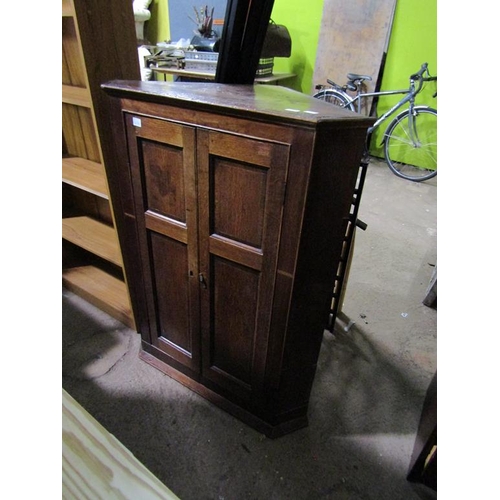 903 - GEORGIAN OAK CORNER CABINET