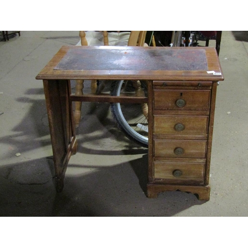 917 - EARLY 20C SINGLE PEDESTAL DESK WITH LEATHER INSERT