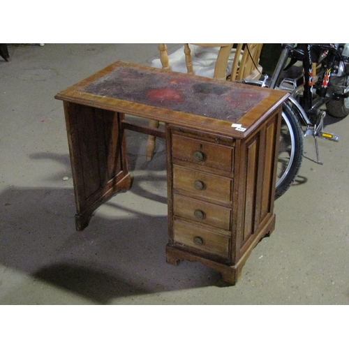 917 - EARLY 20C SINGLE PEDESTAL DESK WITH LEATHER INSERT