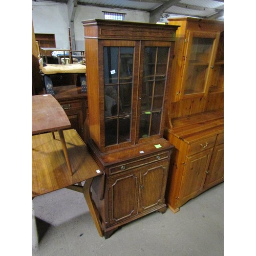 925 - EARLY 20C GEORGIAN STYLE BOOKCASE