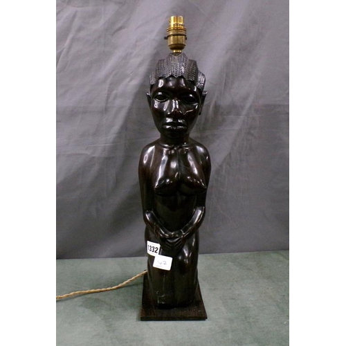 1332 - ELECTRIC TABLE LAMP WITH A CARVED WOODEN AFRICAN LADY COLUMN