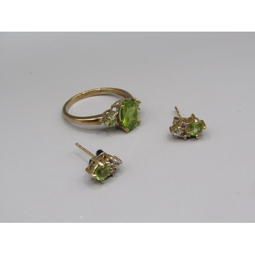 1547 - 9ct GOLD PERIDOT AND TOPAZ RING AND EARRING SET, RING SIZE P 1/2