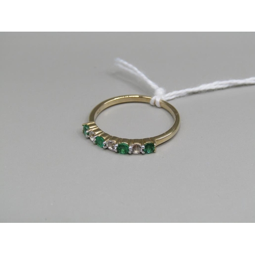 1615 - GOLD EMERALD WHITE SAPPHIRE 7 STONE RING - SIZE Q