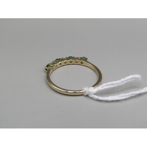 1615 - GOLD EMERALD WHITE SAPPHIRE 7 STONE RING - SIZE Q