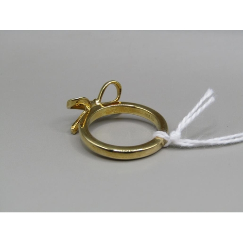 1623 - SILVER GILT BOW RING - SIZE P 1/2