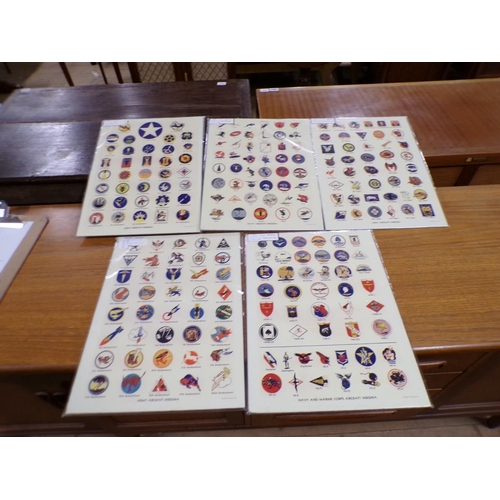 1322B - FIVE CARDS OF US WORLD WAR II ARMY INSIGNIA