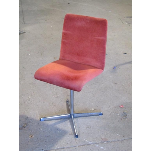 577 - SIX UPHOLSTERED SWIVEL CHAIRS