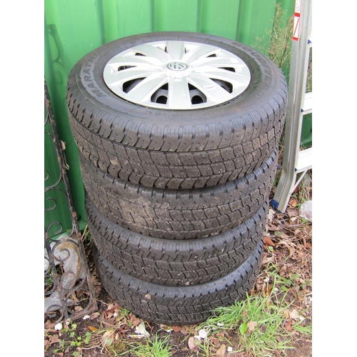 1027 - VW WHEELS AND TYRES - 215 65R 16C