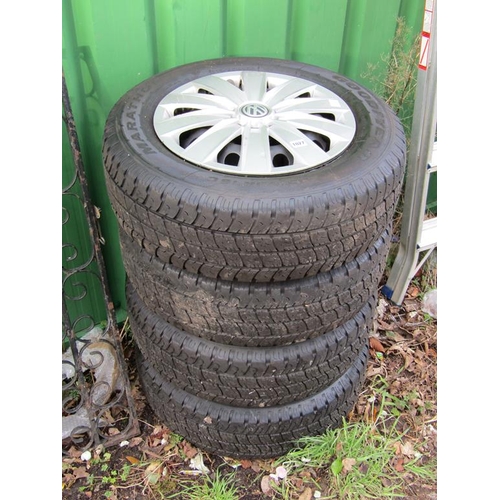 1027 - VW WHEELS AND TYRES - 215 65R 16C