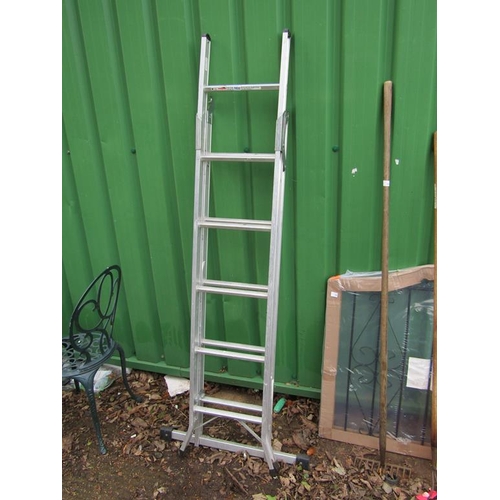 1032 - ALUMINIUM LADDER