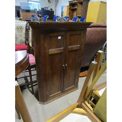 674 - 18c OAK CORNER CUPBOARD