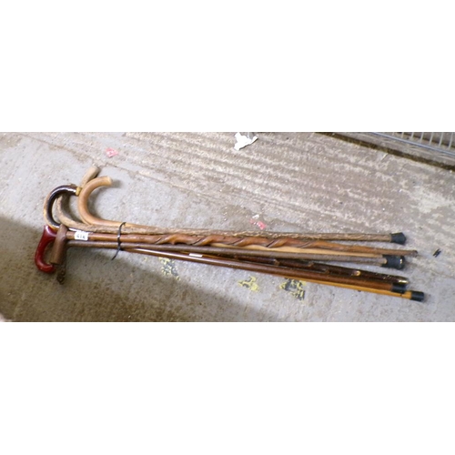 418 - COLLECTION OF WALKING STICKS