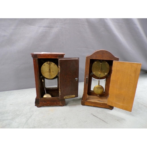 1489 - TWO PENDULUM MANTEL CLOCKS , APPX 20.5cms H