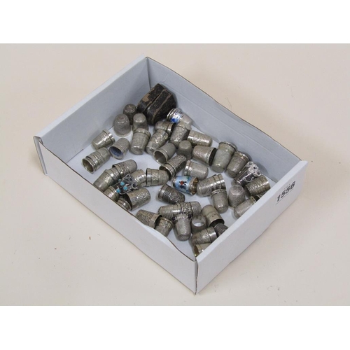 1556 - BOX OF SILVER AND OTHER THIMBLES - APPROX 50