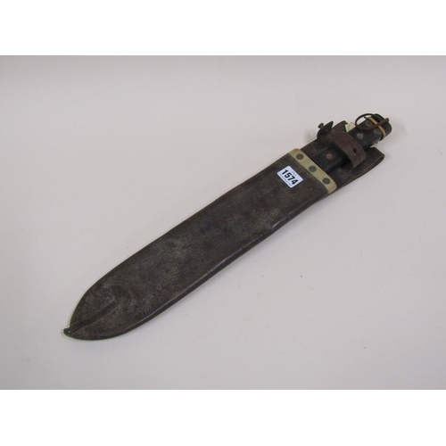 1574 - WW2 MILITARY MACHETE MARKED MARTINDALE 1945 TO BLADE, IN LEATHERED SHEATH