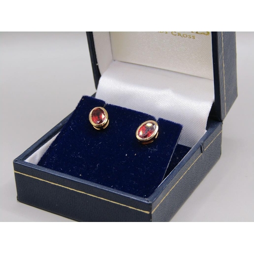 1618A - PAIR OF 18ct GOLD GARNET EARRINGS