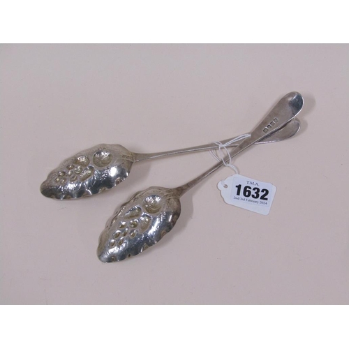 1632 - PAIR OF GEORGIAN SILVER BERRY SPOONS LONDON 1792 3.8ozt