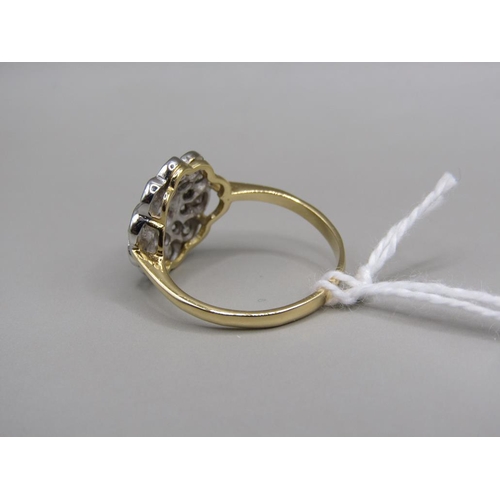 1635 - EDWARDIAN 18ct DIAMOND DAISY RING