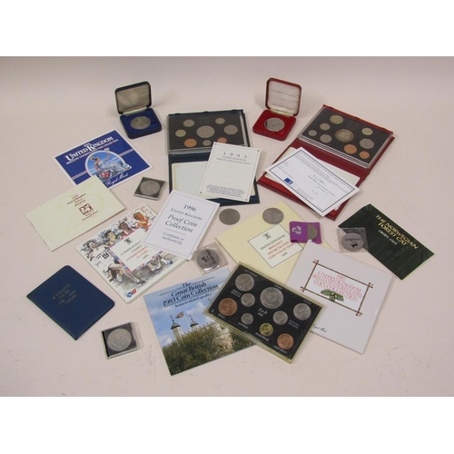 1708 - BOX OF MIXED COMMEMORATIVE AND OTHER COINS TO INC. COMMONWEALTH GAMES AND NORWEGIAN FOREST CAP CROWN