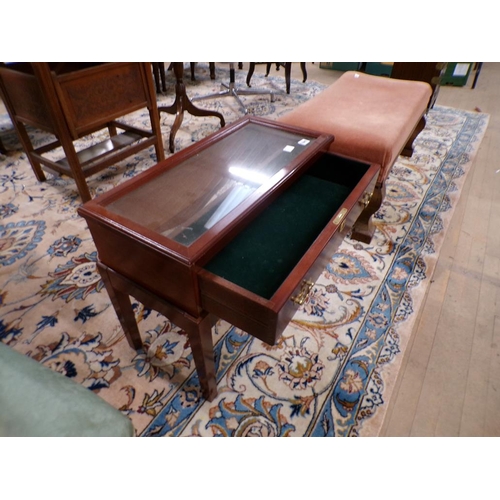 1941 - MAHOGANY FINISHED GLAZED VITRINE CABINET ON STAND 63cms W