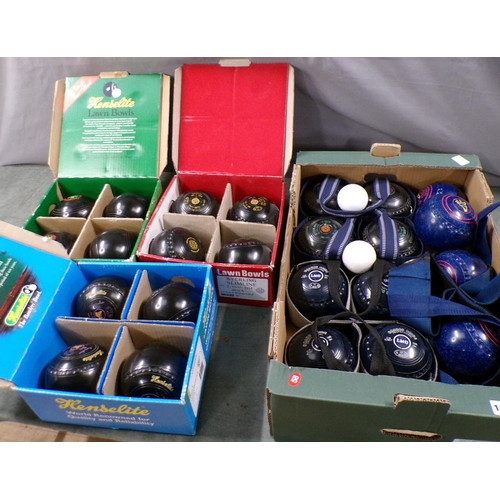 1374 - COLLECTION OF LAWN BOWLS