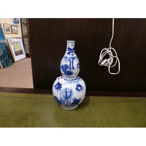 1900 - ORIENTAL BLUE AND WHITE DOUBLE GOURD VASE, 30cms H