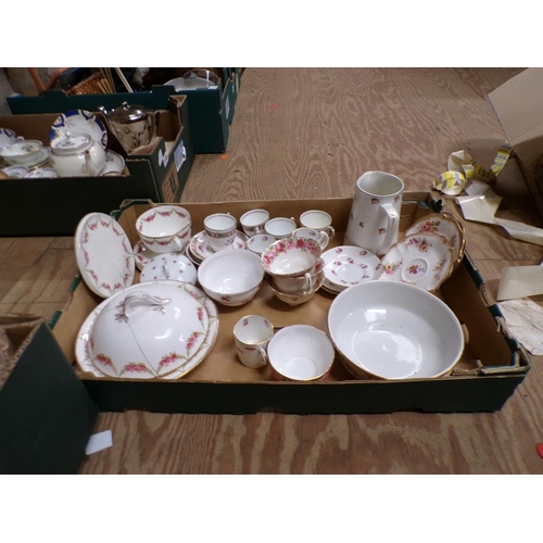 133 - BOX OF TEAWARES TO INCL ROYAL DOULTON