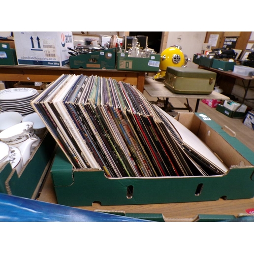 263 - BOX OF MIXED RECORDS