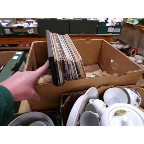 271 - BOX OF MIXED RECORDS