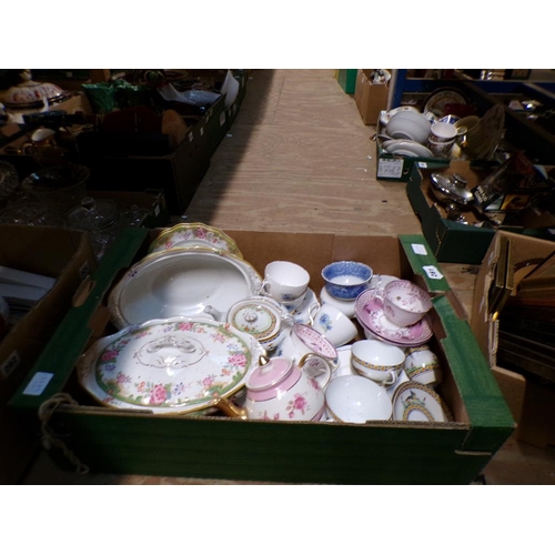 281 - BOX OF MIXED CERAMICS TO INCL 19C