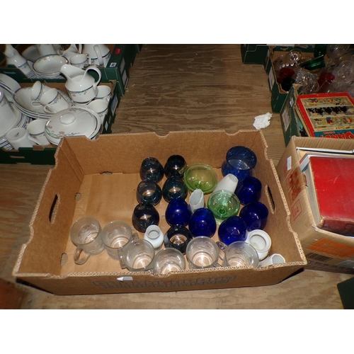 292 - BOX OF MIXED GLASSWARE