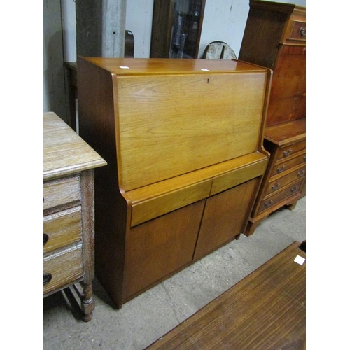 681 - TEAK BUREAU