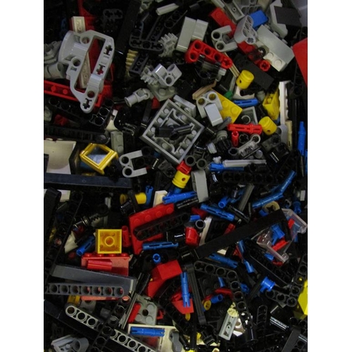 933 - BOX OF LEGO