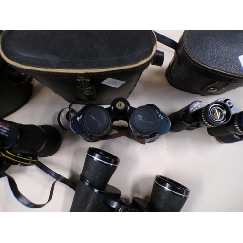 1375 - FOUR PAIRS OF BINOCULARS (THREE CASED) - LARGEST CASED 20CM H